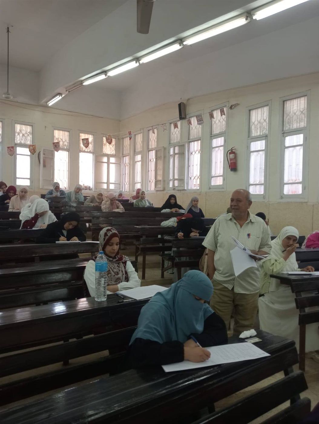 جانب من أعمال الامتحانات