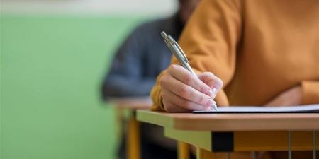 اليوم.. طلاب الشهادة الإعدادية بالجيزة يبدأون امتحانات الفصل الدراسي الثاني بمادة اللغة العربية