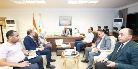 محافظ أسيوط يلتقي بأعضاء مجلسي النواب والشيوخ لمناقشة مشكلات الدوائر