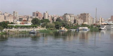 شحوط باخرة نيلية في عرض نهر النيل بالمنيا